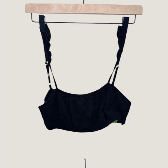 ✨3/$25✨ Showpo black cropped bralette top - Picture 1 of 3